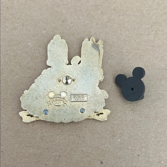 Disney Pirates of the Caribbean Enamel Pin 2006 - Picture 2 of 2